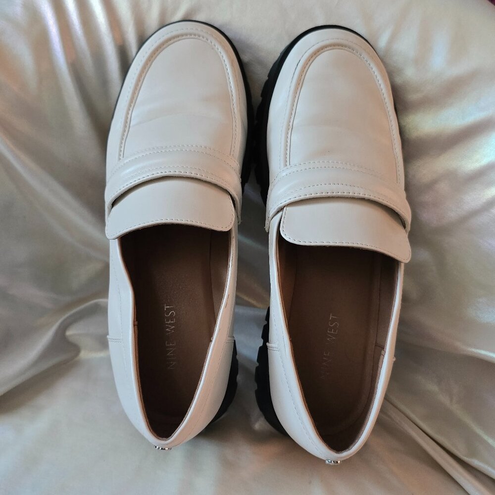 Nine West White Loafers with Black Soles 90s Slip On Dress Shoes 11 US Shoe EUC - Picture 4 of 16